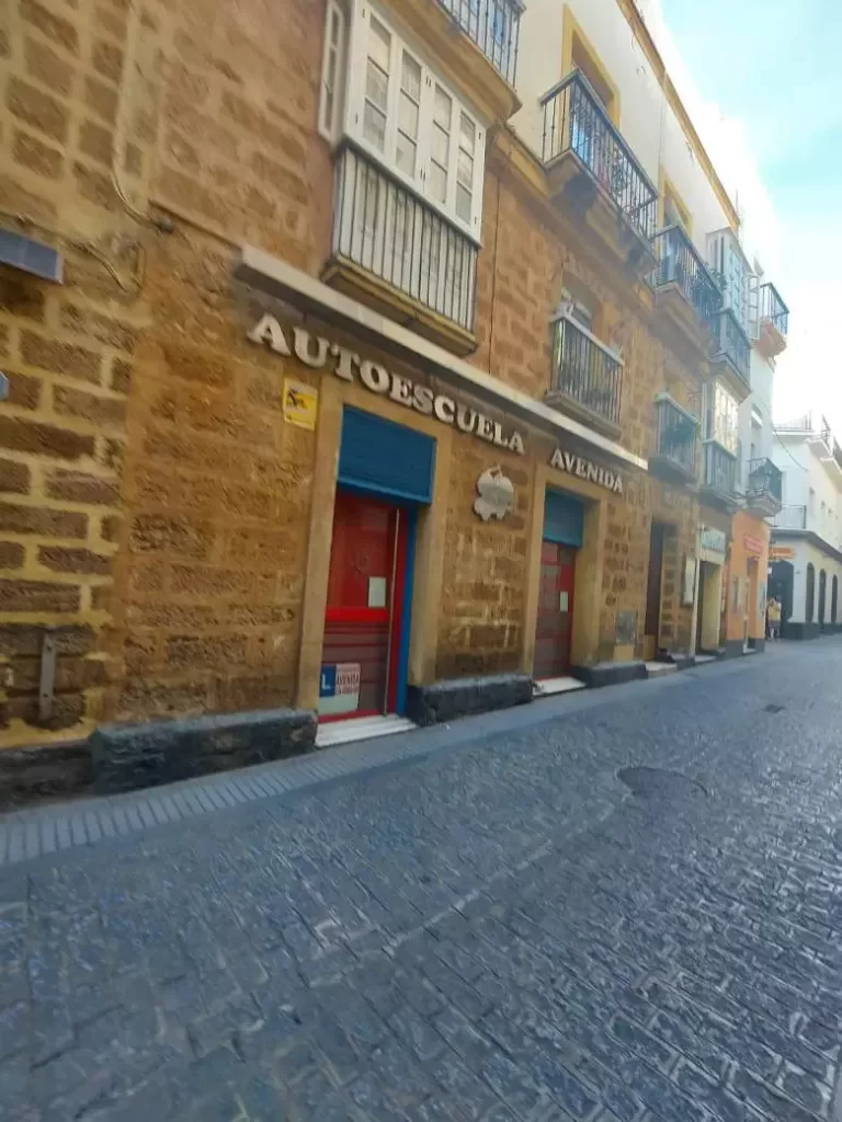 Autoescuela Avenida T.T.
