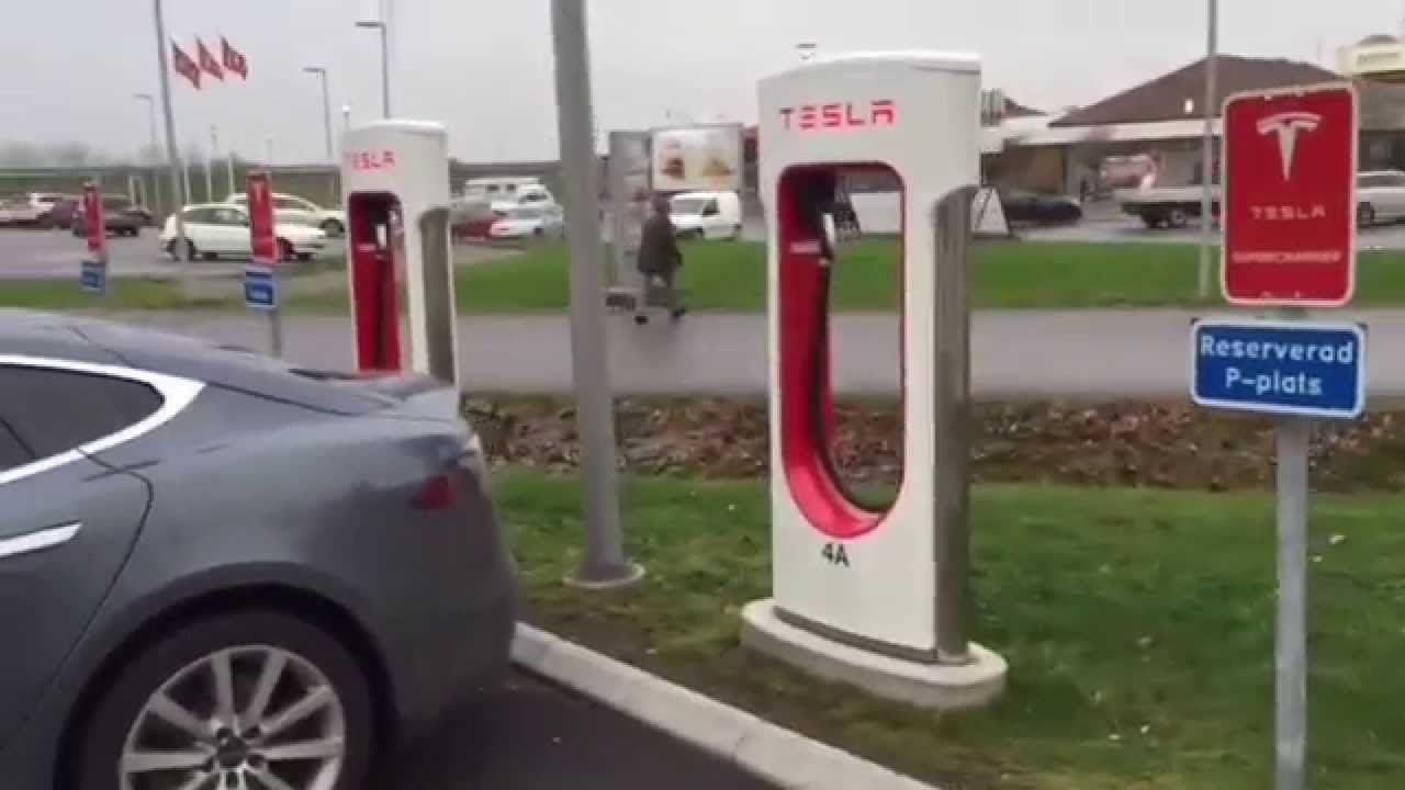 Tesla Supercharger: Descubre C&oacute;mo Funcionan y D&oacute;nde Localizarlos en tu Ciudad