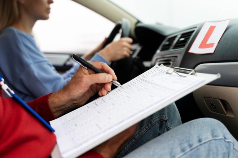 Ser Profesor de Autoescuela: Todo lo que Necesitas Saber para Convertirte en un Experto del Volante